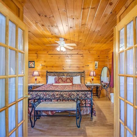 Ladybug Resort Romantic Cabin With Mountain Views, Game Room, Close To Dollywood 세비어빌 외부 사진