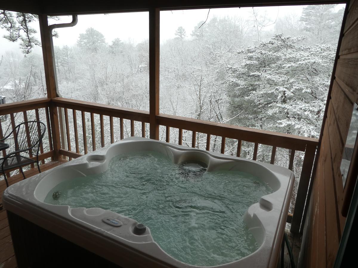 Ladybug Resort Romantic Cabin With Mountain Views, Game Room, Close To Dollywood 세비어빌 외부 사진