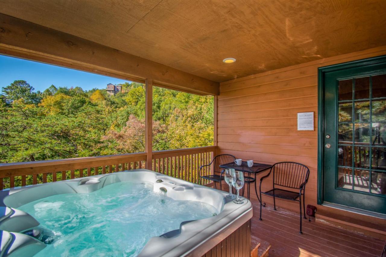 Ladybug Resort Romantic Cabin With Mountain Views, Game Room, Close To Dollywood 세비어빌 외부 사진